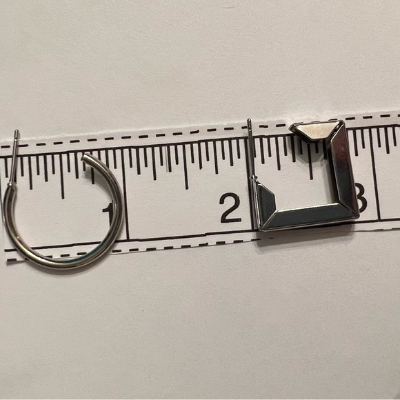 NWT Two Pairs of Sliver Small Round & Square Hoop Earrings - Picture 2 of 4